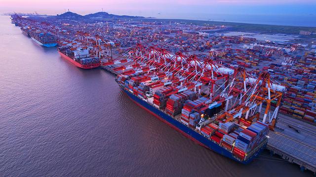 世界十大吞吐量港口排名，全球集装箱港排名(附2023年最新排行榜前十名单)