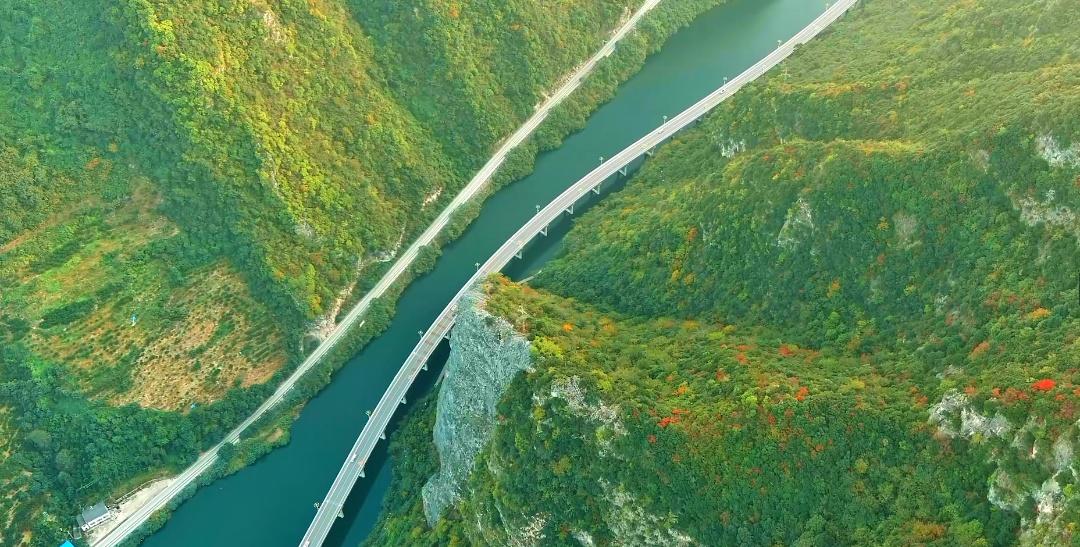 中国十大最美自驾公路，自驾10条风景绝美的公路(附2023年最新排行榜前十名单)