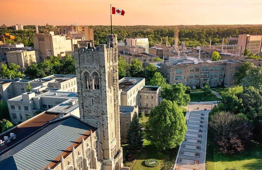 加拿大十大最美的大学(哪个在你心目中是最美呢)插图3