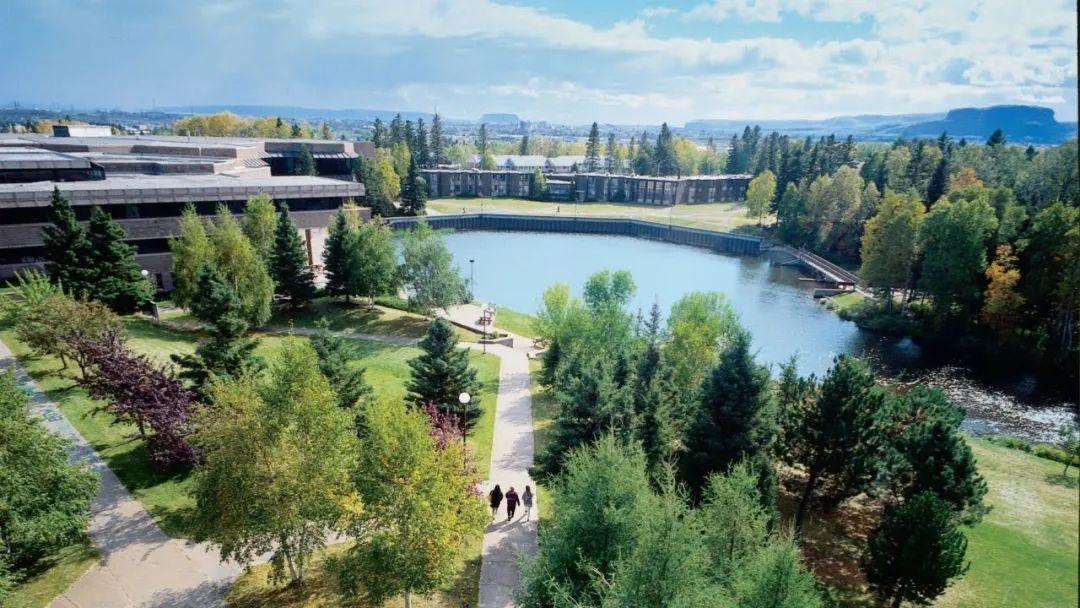加拿大十大最美的大学(哪个在你心目中是最美呢)插图7
